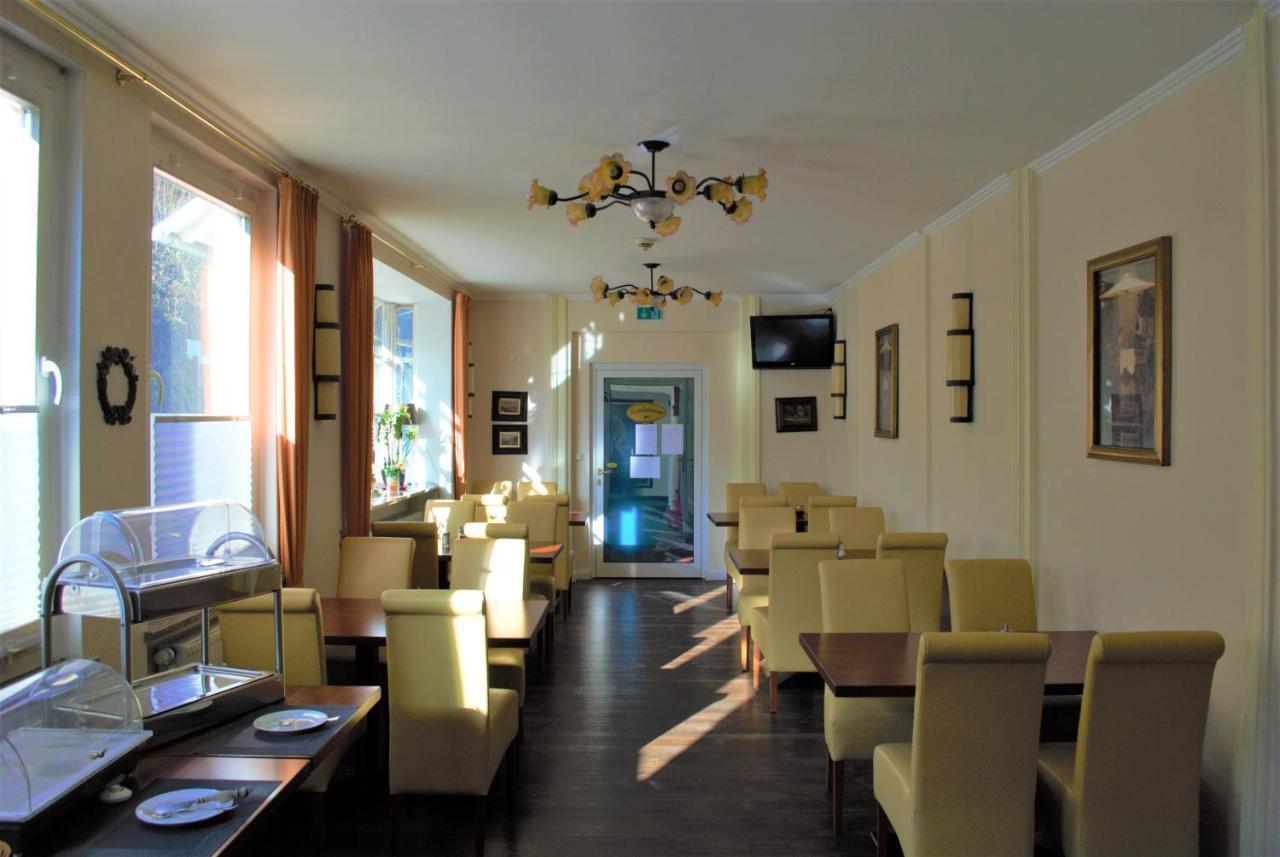 Hotel Am Bahnhof Weilburg Exterior photo
